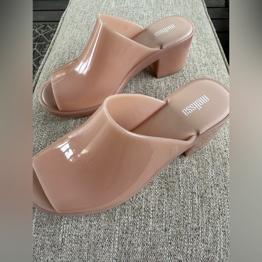 Melissa block heel, open toe, mule sandal! Size 8 (37) and these are adorable! - Picture 4 of 9